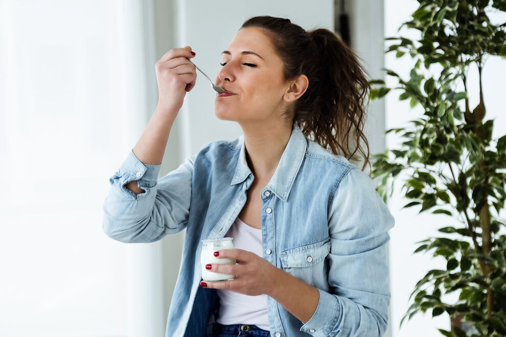 Der regelmäßige Verzehr von Joghurt verbessert die Darmfunktion