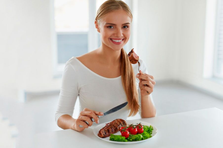 Während der Wechselperiode der Dukan-Diät ist es notwendig, Protein- und Gemüsegerichte zu sich zu nehmen. 