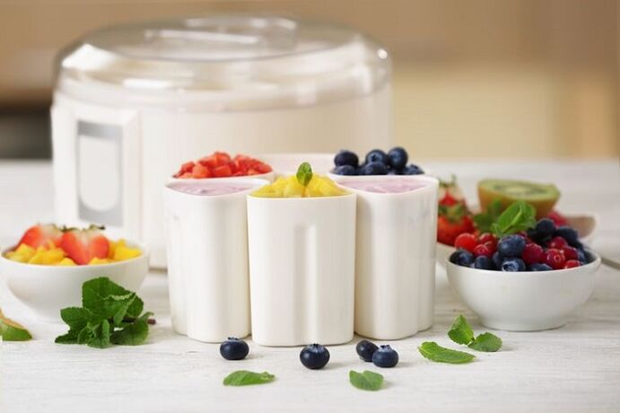 Joghurt zum Abnehmen von Obst und Beeren